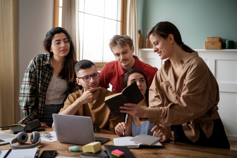 Generasi Z di Dunia Kerja: Tantangan dan Strategi HR untuk Adaptasi