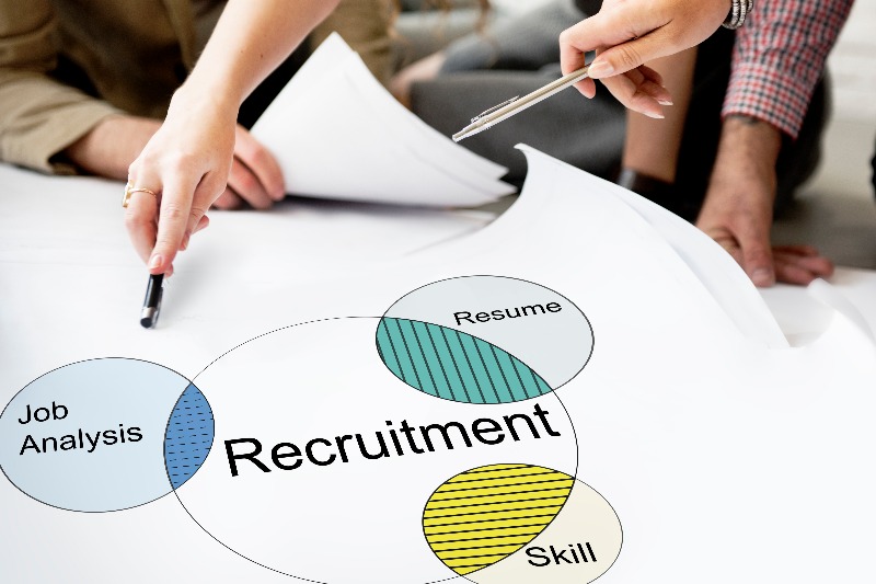 Menggali Potensi: Peran Headhunter dalam Membangun Tim Unggul